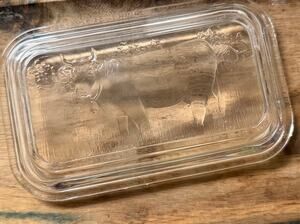 ARCOROC BUTTER DISH LID MADE IN FRANCE CLEAR GLASS RAISED COW DESIGN VTG * Read
